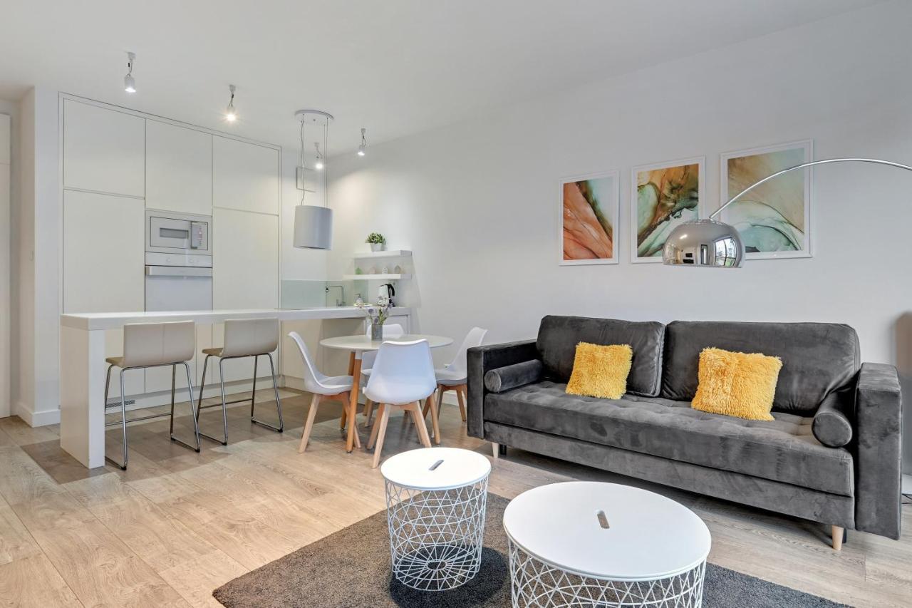 Dom & House - Apartamenty Nadmorski Dwor กดัญสก์ ภายนอก รูปภาพ